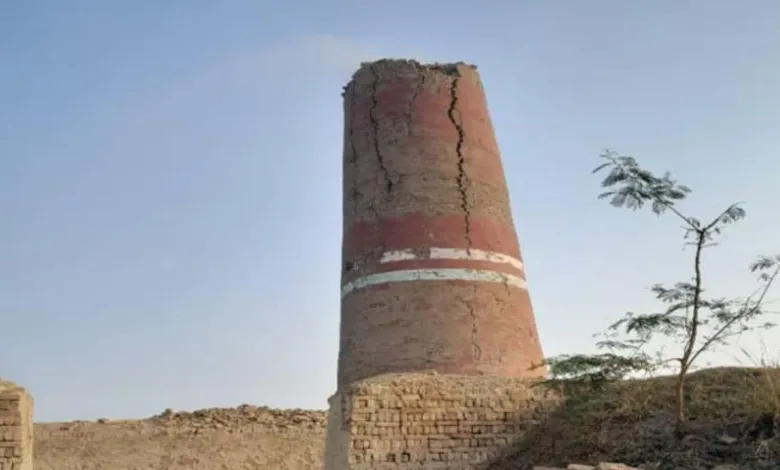 3 workers killed, 30 injured as brick kiln chimney collapses in West Bengal